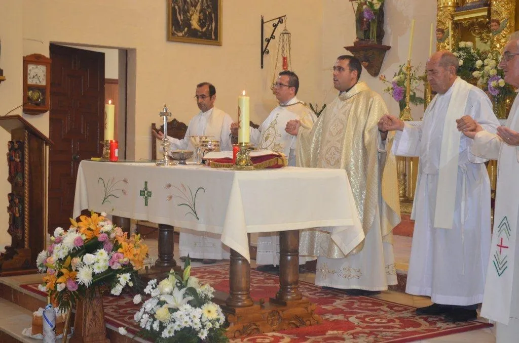 Foto 11 - Un total de 37 matrimonios festejan sus Bodas de Oro en la gran reuni&oacute;n de mayores de la comarca  