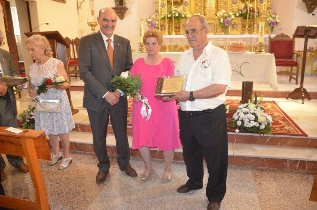 Foto 9 - Un total de 37 matrimonios festejan sus Bodas de Oro en la gran reuni&oacute;n de mayores de la comarca  