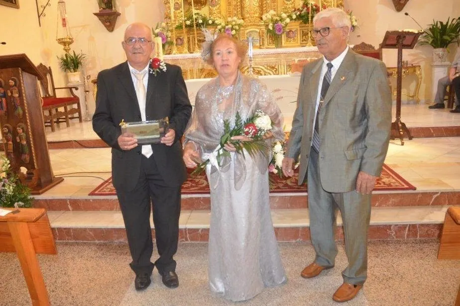 Foto 6 - Un total de 37 matrimonios festejan sus Bodas de Oro en la gran reuni&oacute;n de mayores de la comarca  