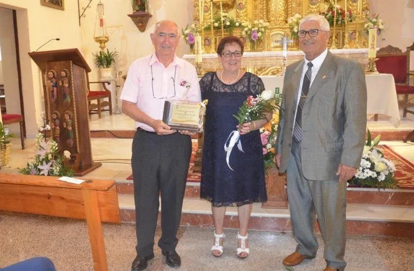 Foto 2 - Un total de 37 matrimonios festejan sus Bodas de Oro en la gran reuni&oacute;n de mayores de la comarca  