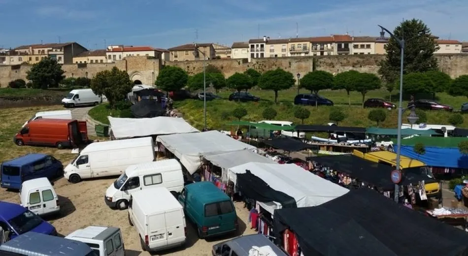 Las pistas de atletismo y el entorno del actual Centro de Salud, los ‘finalistas’ para acoger...