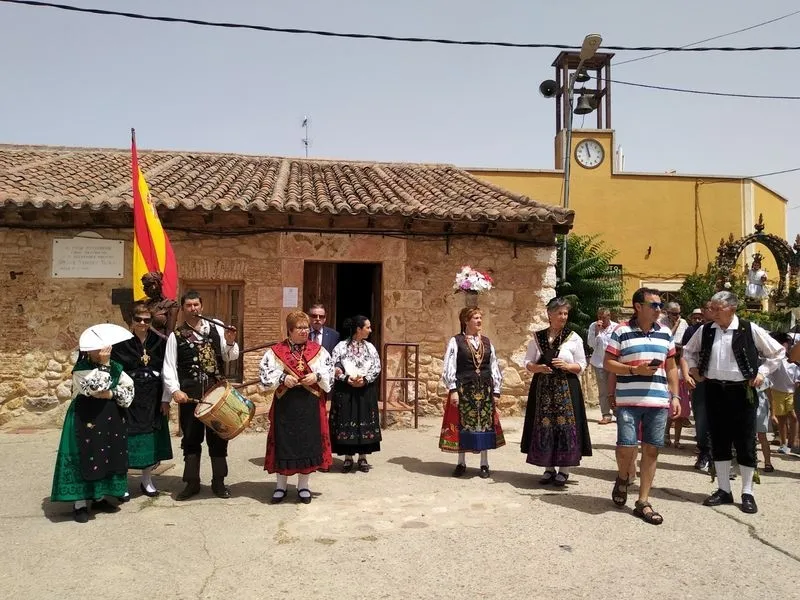 Foto 3 - El Mariquelo despide las fiestas de Morille con su c&eacute;lebre folclore  