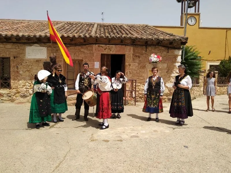 Foto 2 - El Mariquelo despide las fiestas de Morille con su c&eacute;lebre folclore  