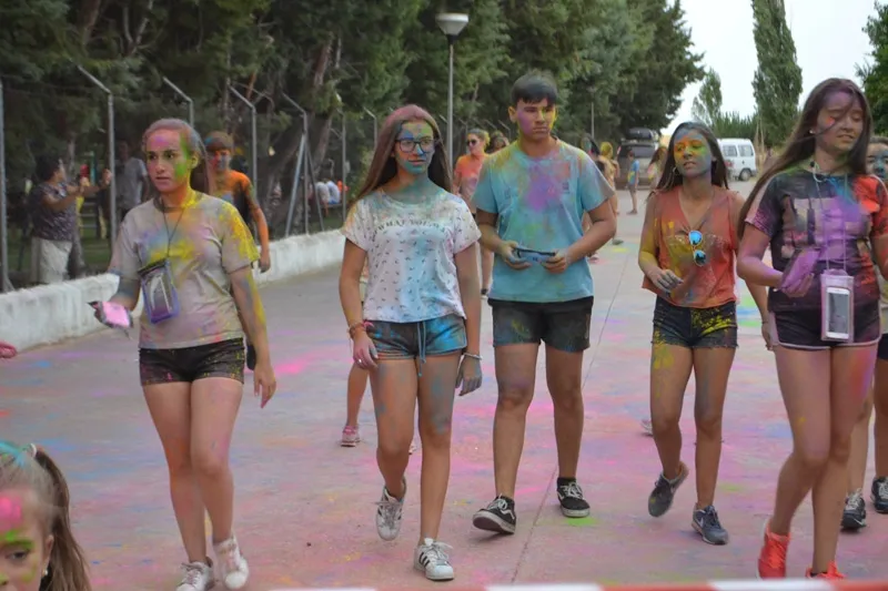 Foto 10 - Color y diversi&oacute;n a partes iguales protagonizan una ambientada II Color Race en R&aacute;gama
