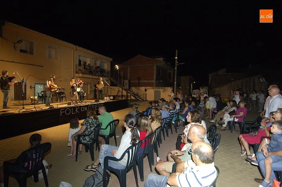 Foto 2 - Gallegos de Arga&ntilde;&aacute;n recibe a Folk on Crest dentro de las &lsquo;Noches de Cultura&rsquo; de la...