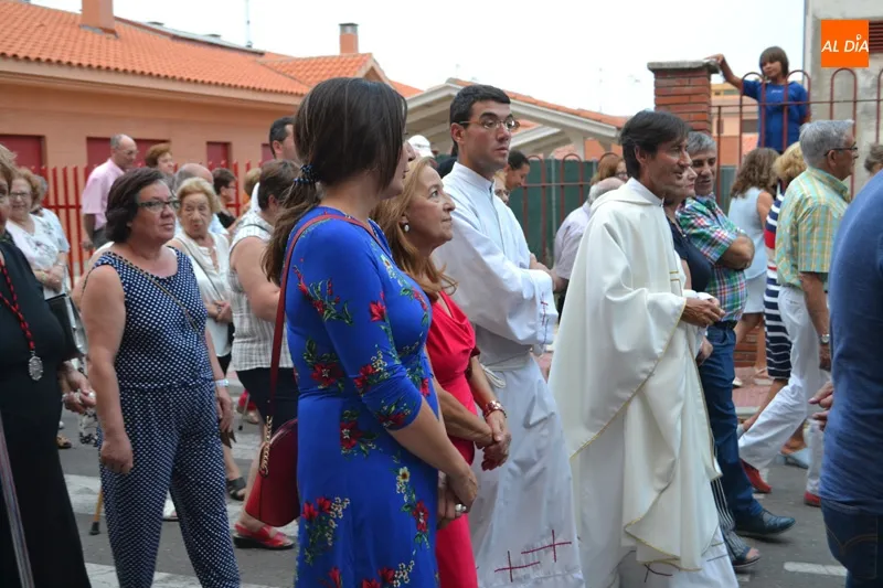 Foto 5 - Cari&ntilde;o y fe protagonizan la fiesta anual del Santo Cristo del Humilladero