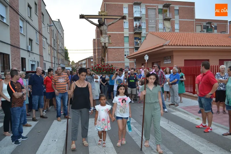 Foto 3 - Cari&ntilde;o y fe protagonizan la fiesta anual del Santo Cristo del Humilladero
