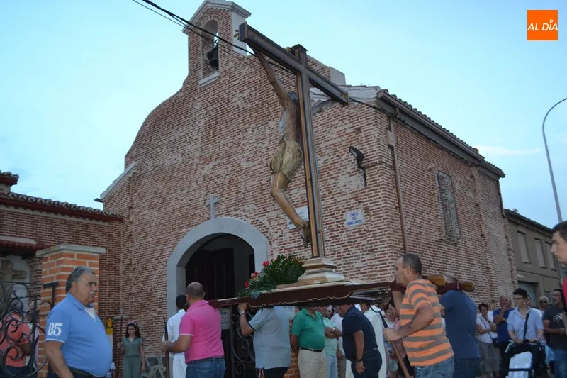 Foto 2 - Cari&ntilde;o y fe protagonizan la fiesta anual del Santo Cristo del Humilladero
