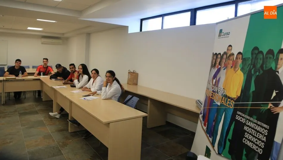 Foto 3 - La Diputaci&oacute;n forma a 15 j&oacute;venes en &lsquo;Limpieza de superficies y mobiliario en edificios y...