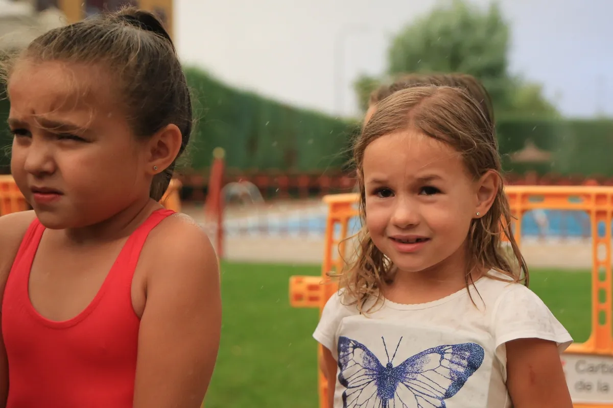 Foto 11 - Los participantes en los cursos&nbsp;de nataci&oacute;n de Carbajosa reciben sus diplomas y medallas &nbsp;    &nbsp; ...