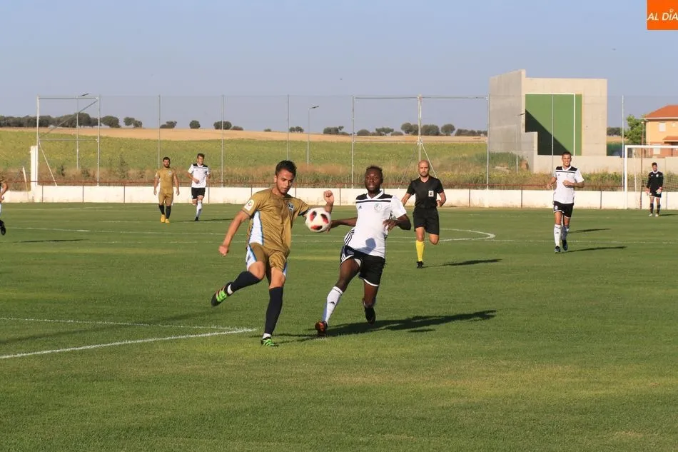 Foto 6 - El Salamanca UDS se estrena en Galindo ante una enorme expectaci&oacute;n