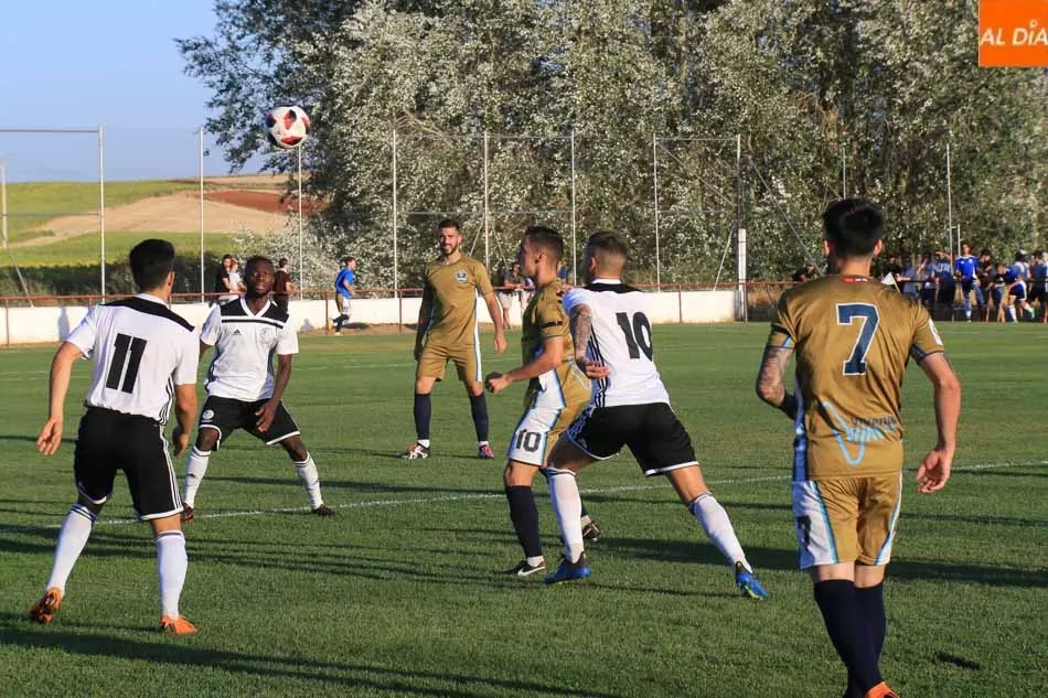 Foto 6 - El Salamanca UDS deja buenos detalles y mucha expectaci&oacute;n en Galindo (0-3)  