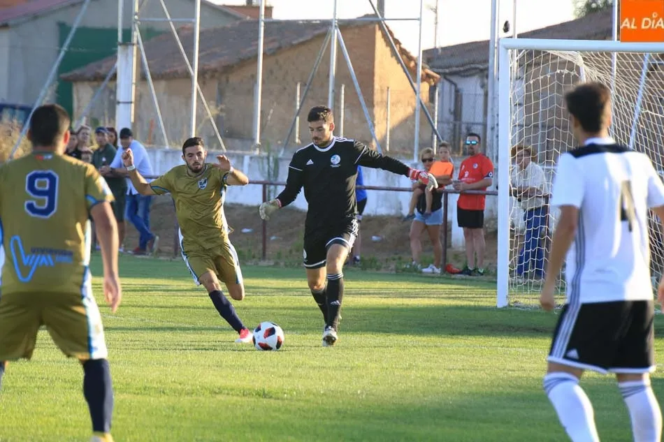 Foto 3 - El Salamanca UDS deja buenos detalles y mucha expectaci&oacute;n en Galindo (0-3)  