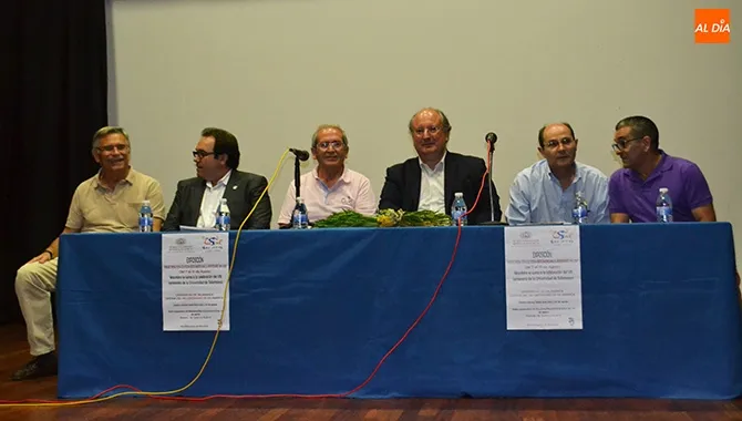 El vicerrector de la USAL, Enrique Cabero, inauguraba este martes en Macotera la muestra Premio Reina Solfa de Poesía Iberoamericana