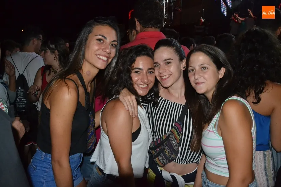 Foto 7 - La Orquesta New York ameniza una velada que acab&oacute; con &lsquo;pr&oacute;rroga&rsquo; para muchos j&oacute;venes  