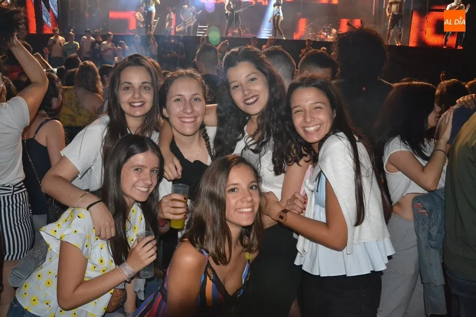 Foto 9 - La Orquesta New York ameniza una velada que acab&oacute; con &lsquo;pr&oacute;rroga&rsquo; para muchos j&oacute;venes  