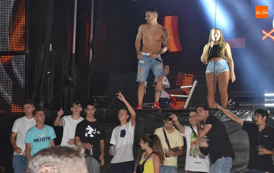Foto 5 - La Orquesta New York ameniza una velada que acab&oacute; con &lsquo;pr&oacute;rroga&rsquo; para muchos j&oacute;venes  