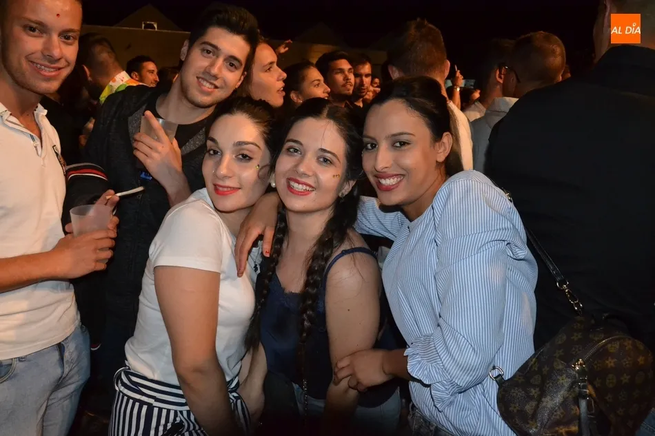 Foto 6 - La Orquesta New York ameniza una velada que acab&oacute; con &lsquo;pr&oacute;rroga&rsquo; para muchos j&oacute;venes  
