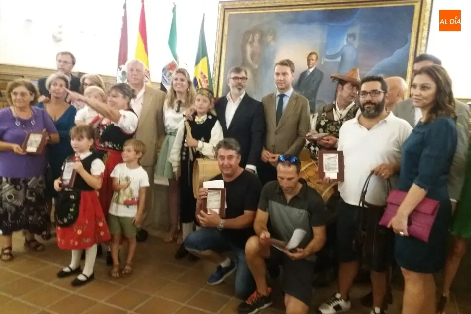 Foto 10 - El Mariquelo y Sergio Rodr&iacute;guez Gil, embajadores de los tamborileros salmantinos en Plasencia  