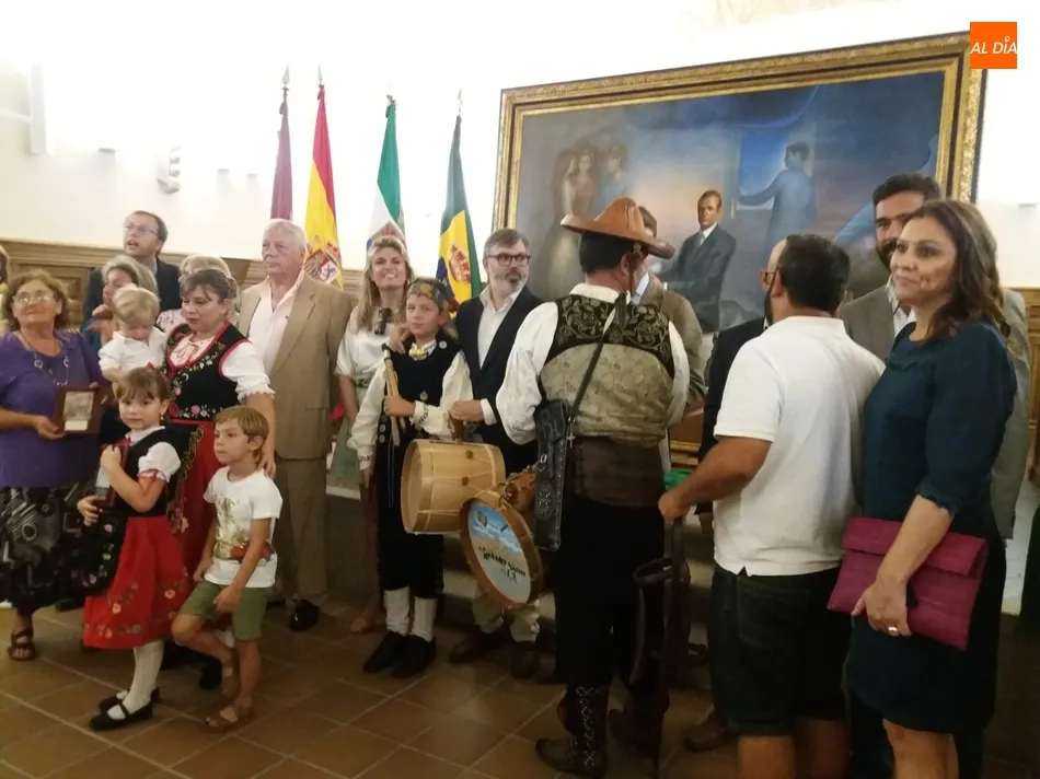 Foto 9 - El Mariquelo y Sergio Rodr&iacute;guez Gil, embajadores de los tamborileros salmantinos en Plasencia  