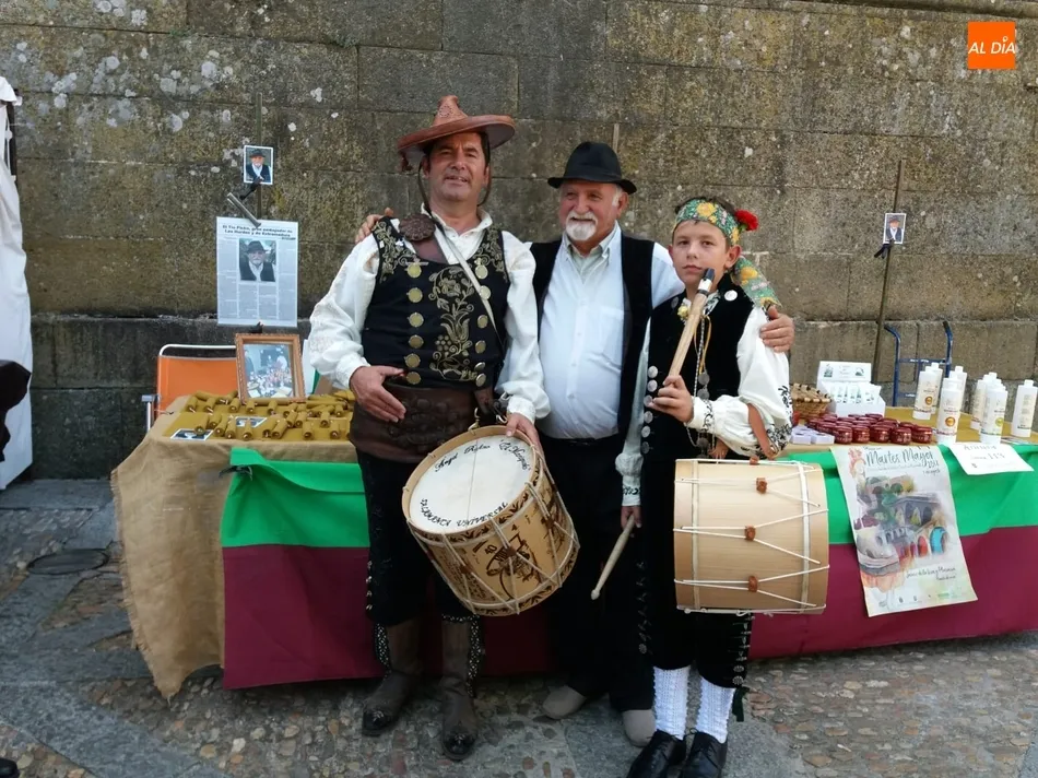 Foto 6 - El Mariquelo y Sergio Rodr&iacute;guez Gil, embajadores de los tamborileros salmantinos en Plasencia  
