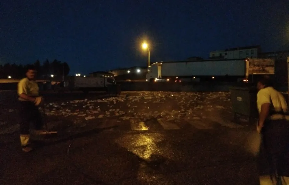 Los equipos de Urbaser limpian Miróbriga tras la gran batalla del Martes Mayor  