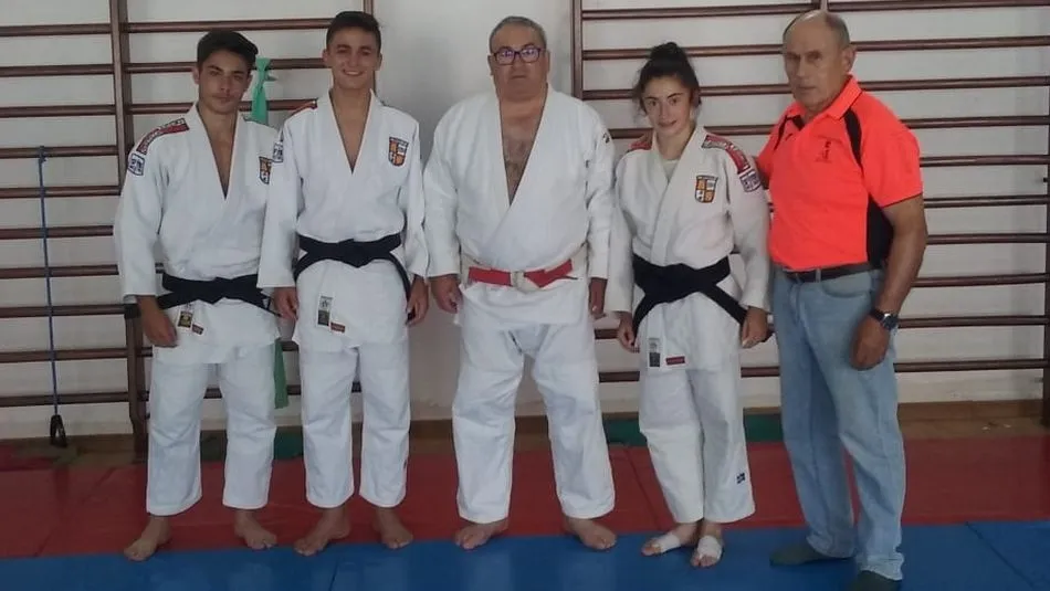 Alejandro  Pérez y Carla Mateos, nuevos cinturones negros salmantinos