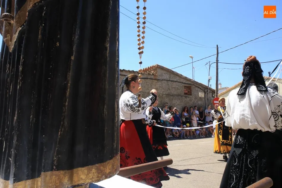 Foto 8 - M&uacute;sica y bailes charros amenizan la procesi&oacute;n de Santo Domingo de Guzm&aacute;n en Do&ntilde;inos  