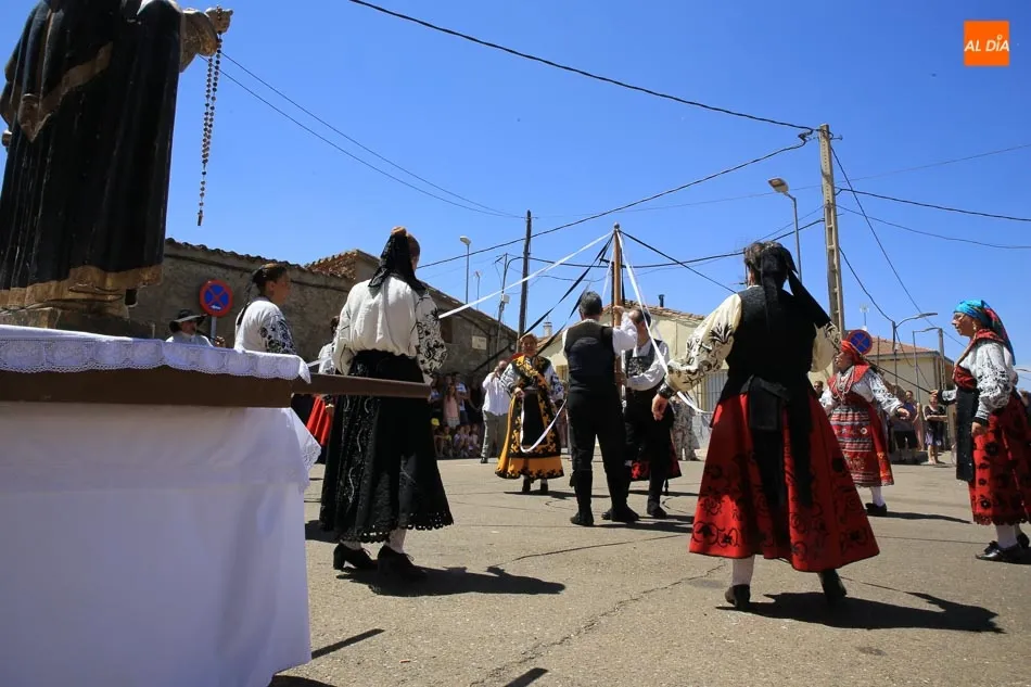 Foto 7 - M&uacute;sica y bailes charros amenizan la procesi&oacute;n de Santo Domingo de Guzm&aacute;n en Do&ntilde;inos  