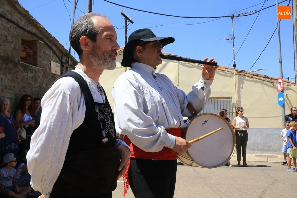 Foto 4 - M&uacute;sica y bailes charros amenizan la procesi&oacute;n de Santo Domingo de Guzm&aacute;n en Do&ntilde;inos  