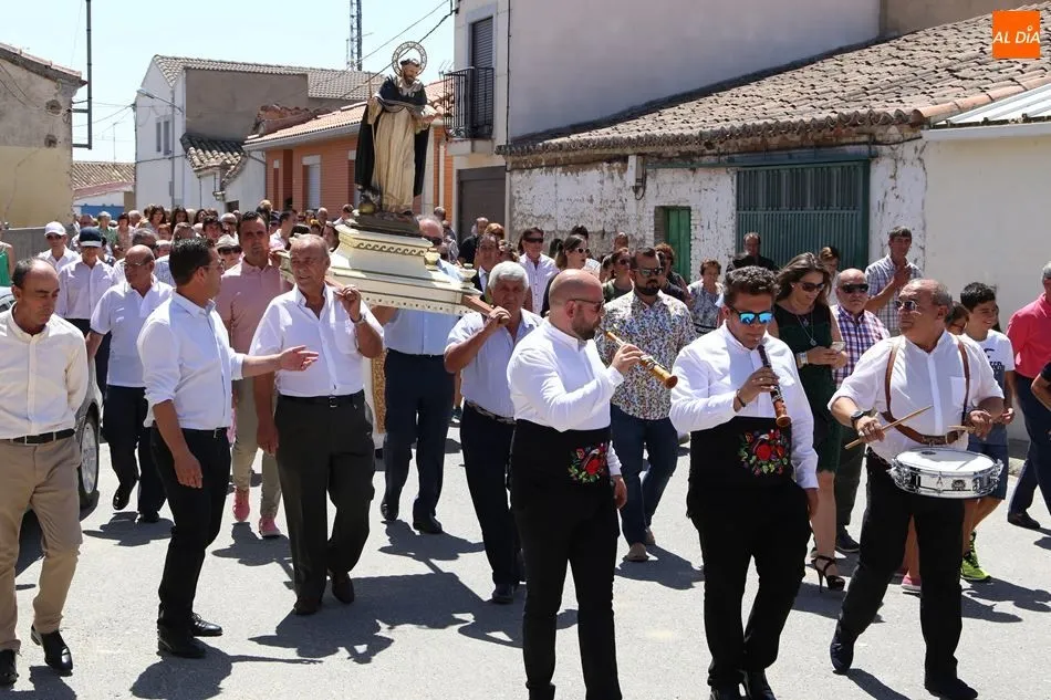 Foto 6 - Encinas de Abajo da inicio a sus fiestas