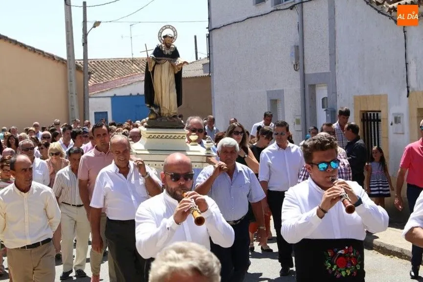 La música de las dulzainas ha acompañado la procesión