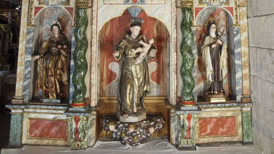 Una parte del retablo de San Antonio de la iglesia de Valdunciel.