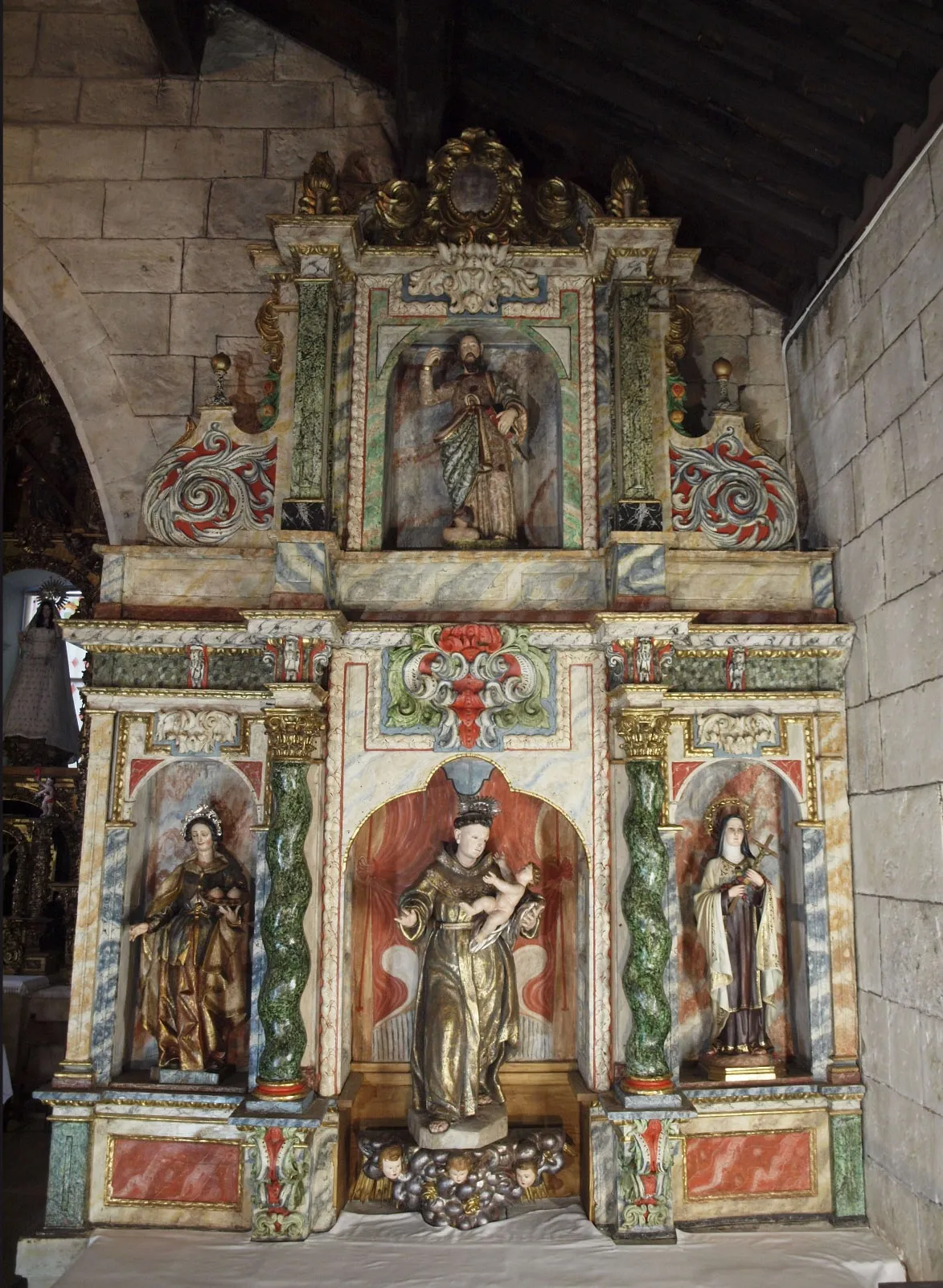 Foto 2 - La iglesia de Calzada de Valdunciel exhibir&aacute; la restauraci&oacute;n de sus retablos laterales  