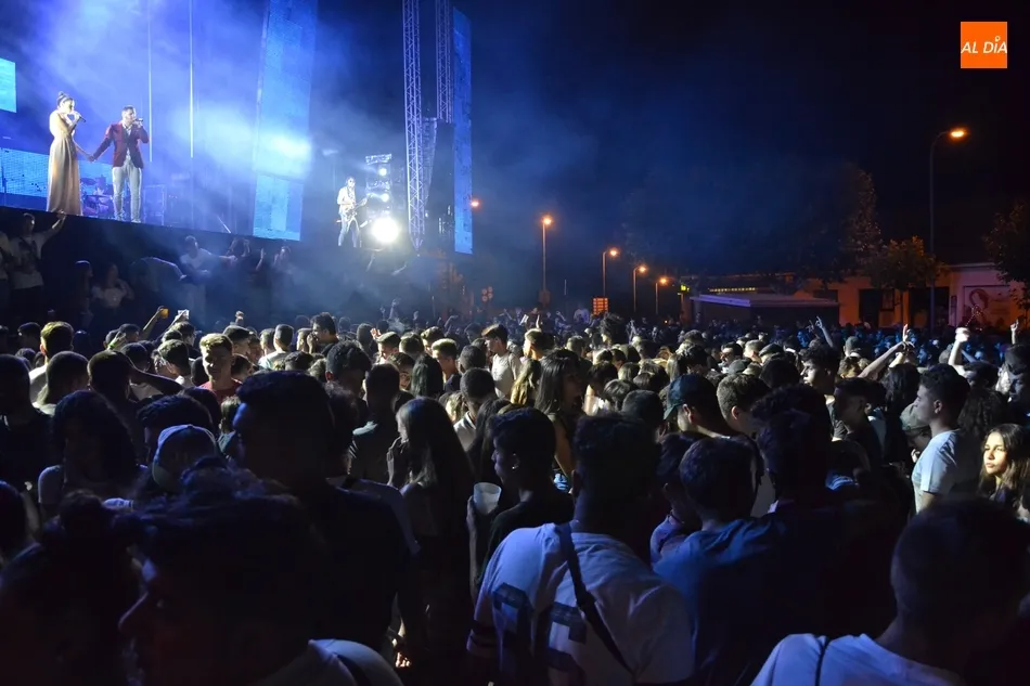 Momento en que la Orquesta New York interpretó Tu canción