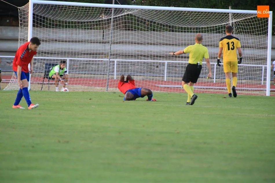 Foto 4 - Unionistas se lleva el V Memorial UDS en su puesta de largo ante la afici&oacute;n (1-0)
