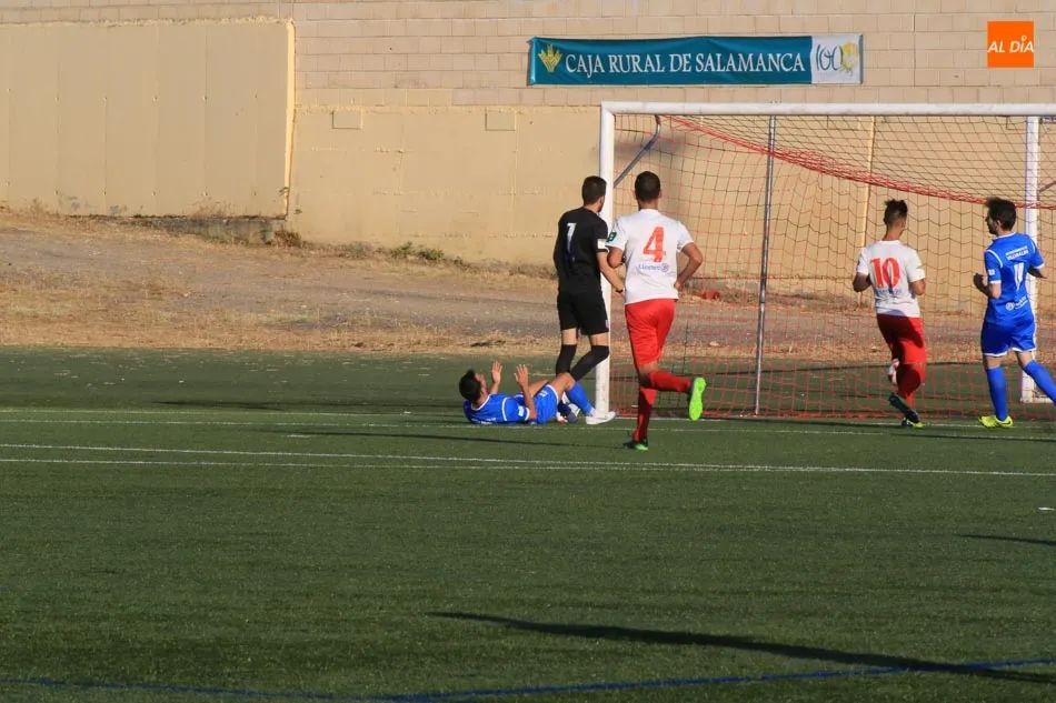 Foto 7 - El Santa Marta estrena su casillero de victorias esta temporada ante el Villaralbo (1-0)