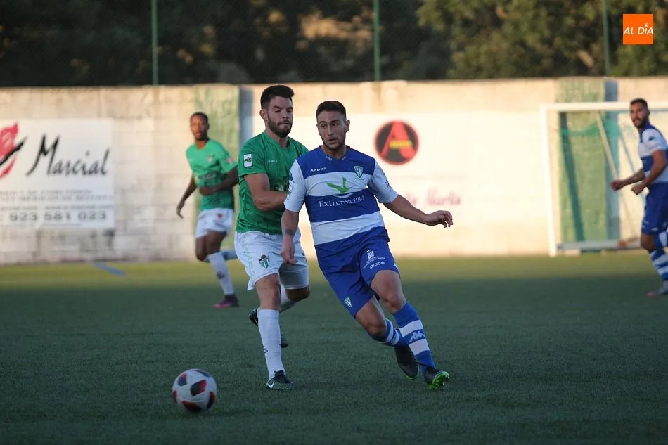 Foto 10 - El CD Guijuelo convence pero sin marcar frente al Villanovense (0-0)