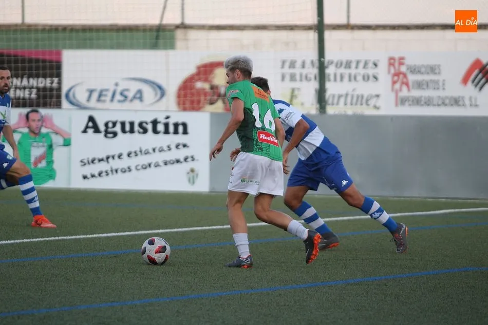 Foto 8 - El CD Guijuelo convence pero sin marcar frente al Villanovense (0-0)