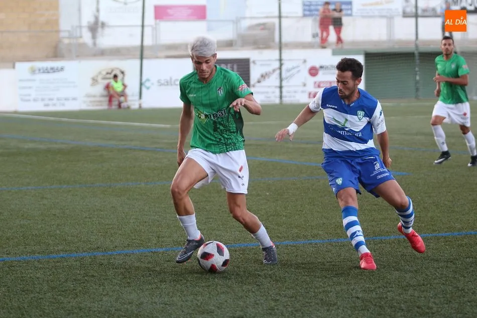 Foto 5 - El CD Guijuelo convence pero sin marcar frente al Villanovense (0-0)