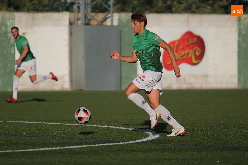 Foto 2 - El CD Guijuelo convence pero sin marcar frente al Villanovense (0-0)