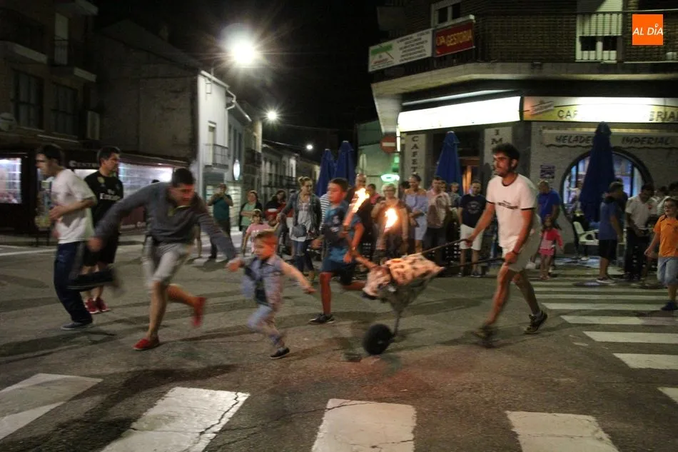 Foto 10 - La Plaza de Vitigudino se llena de emoci&oacute;n  