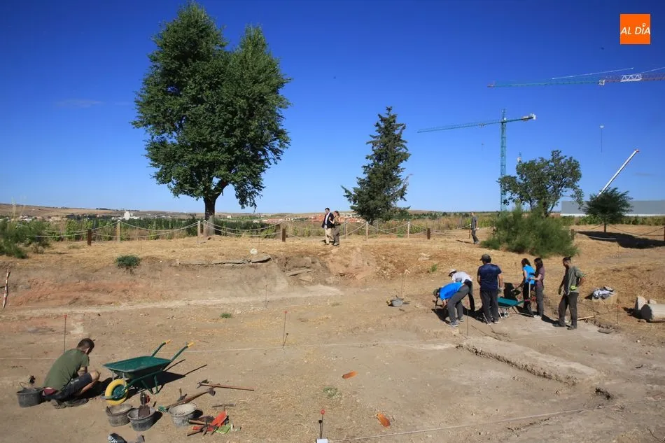 Foto 2 - Aparecen nuevos restos del origen de Salamanca en el Cerro de San Vicente  