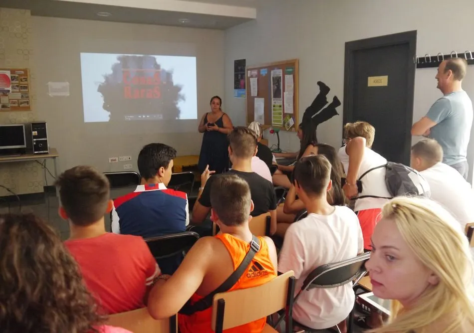 Foto 2 - Carbajosa lanza la campa&ntilde;a &lsquo;Cosas raras&rsquo; para concienciar sobre el consumo de alcohol