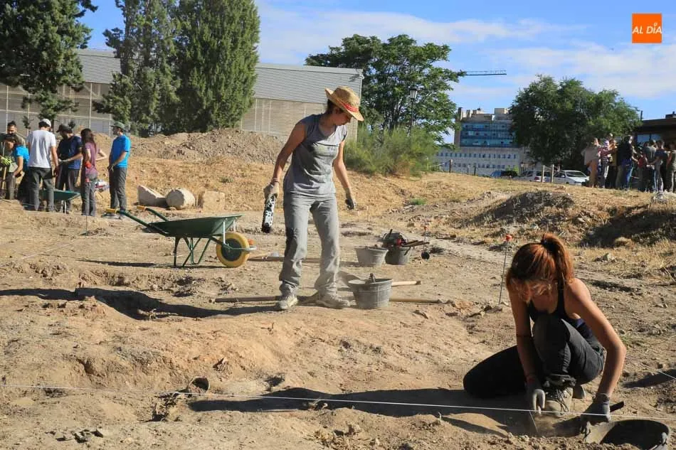 Foto 10 - Aparecen nuevos restos del origen de Salamanca en el Cerro de San Vicente  