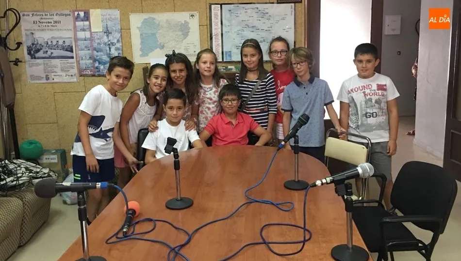 Foto 6 - La radio municipal aborda el pasado y presente de las Ferias y Fiestas en honor a la Virgen del...