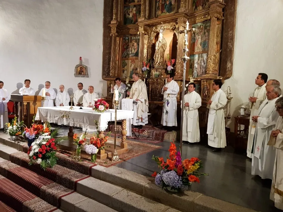 El obispo de Salamanca despide a los dos parrocos de la Sierra