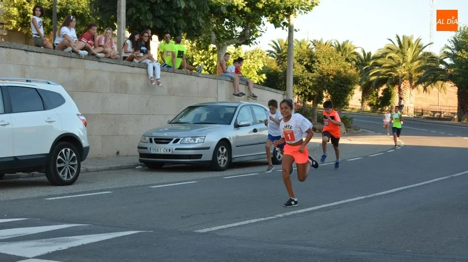 Foto 10 - Los ni&ntilde;os fueron los protagonistas indiscutibles en la carrera popular de La Fregeneda