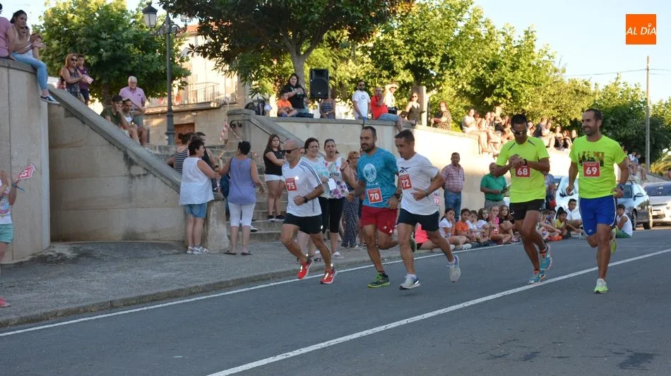Foto 9 - Los ni&ntilde;os fueron los protagonistas indiscutibles en la carrera popular de La Fregeneda