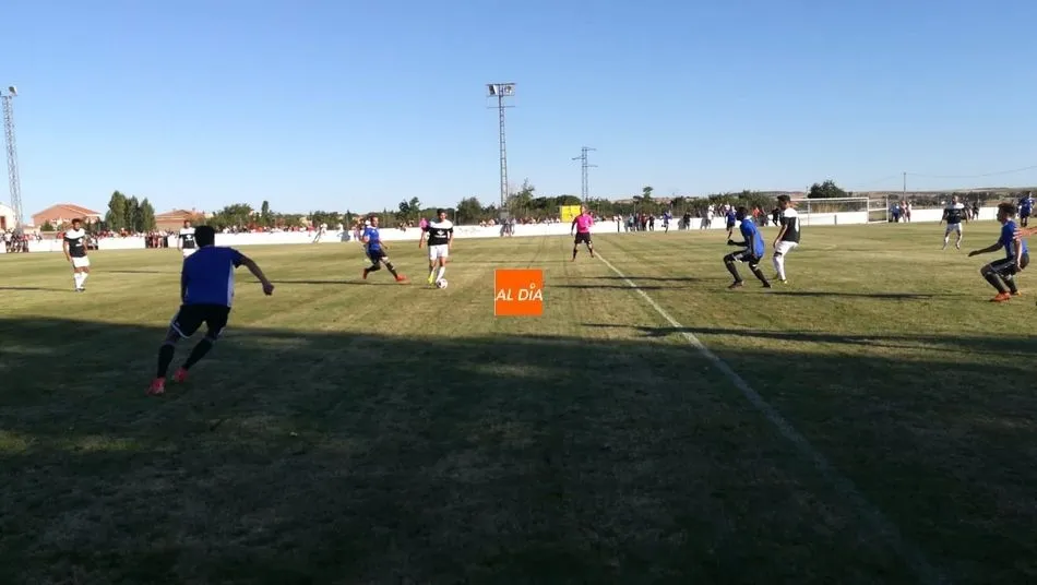 Foto 7 - El Salamanca UDS cae ante un Zamora con hechuras que vence con gol de Murci (1-0)